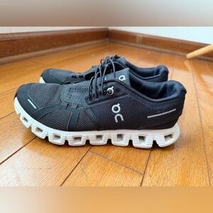 On Cloud 6 Women’s Athletic Shoes Size 6.5 Running Walking Sneakers Black White